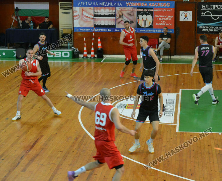 Рутинна победа за „Хасково“ над „Пловдив Мамбас“