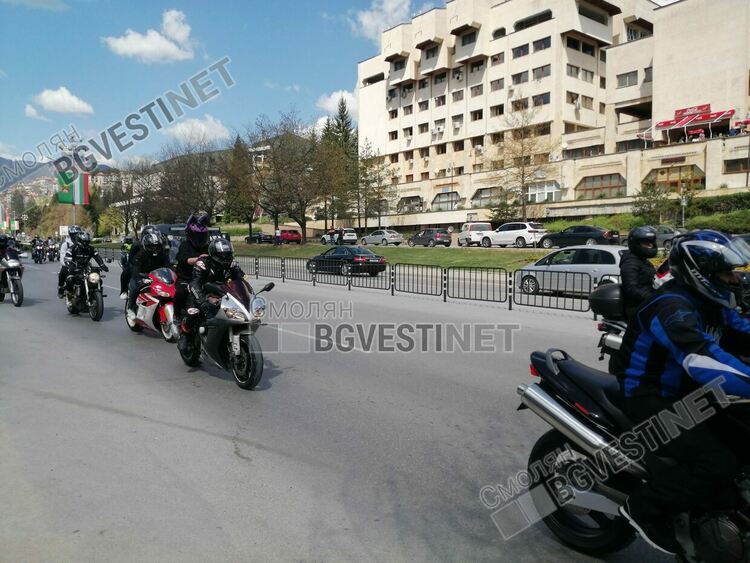 Рев на мотори и шествие даде старт на мотосезона в Смолян /ГАЛЕРИЯ/