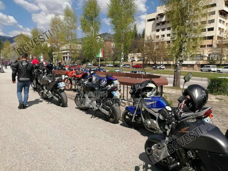 Рев на мотори и шествие даде старт на мотосезона в Смолян /ГАЛЕРИЯ/