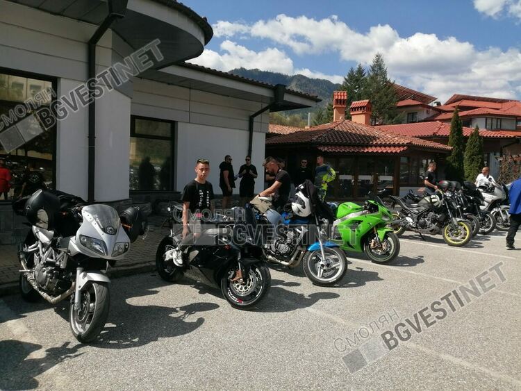 Рев на мотори и шествие даде старт на мотосезона в Смолян /ГАЛЕРИЯ/