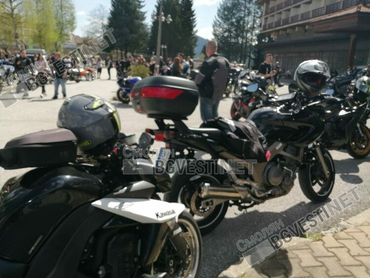 Рев на мотори и шествие даде старт на мотосезона в Смолян /ГАЛЕРИЯ/