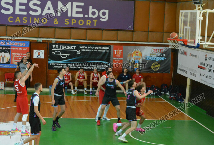 Рутинна победа за „Хасково“ над „Пловдив Мамбас“