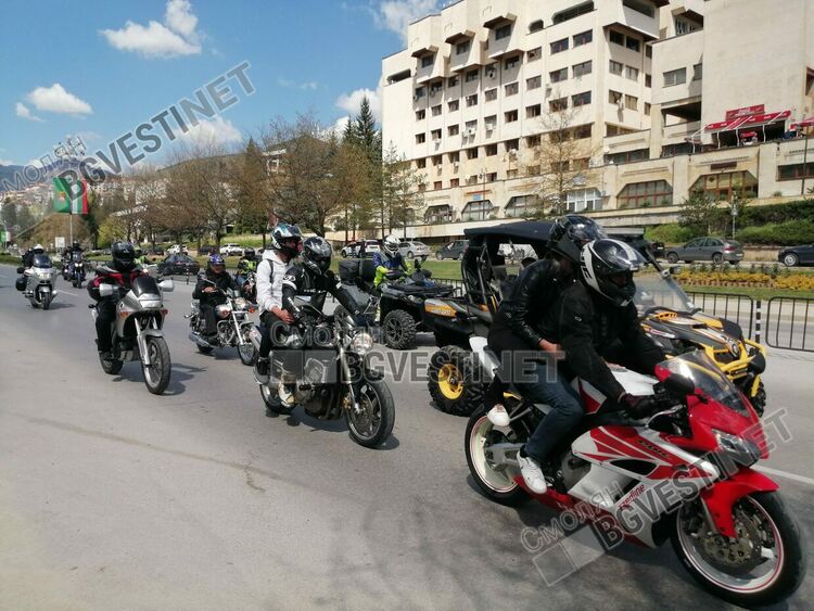 Рев на мотори и шествие даде старт на мотосезона в Смолян /ГАЛЕРИЯ/