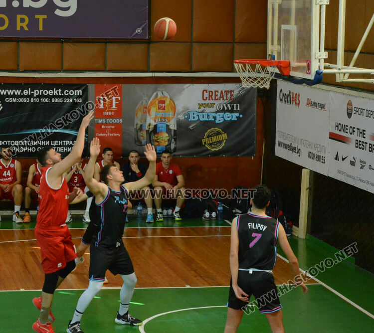 Рутинна победа за „Хасково“ над „Пловдив Мамбас“