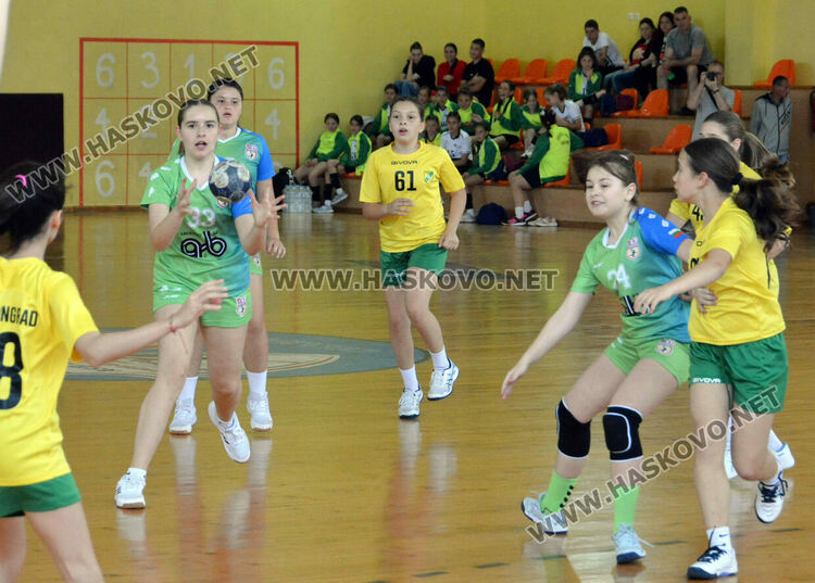 Хасковските хандбалистки с трето място на зоналния финал