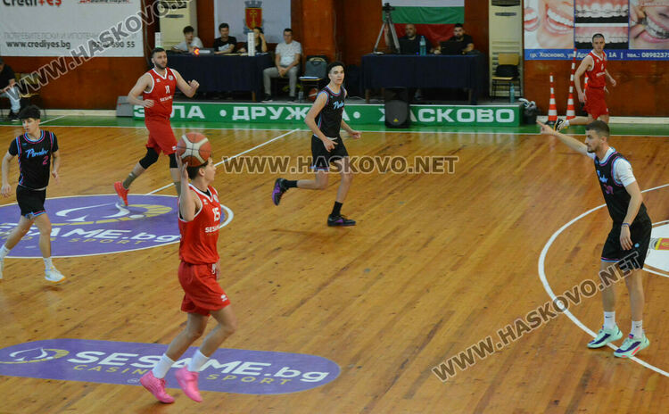 Рутинна победа за „Хасково“ над „Пловдив Мамбас“