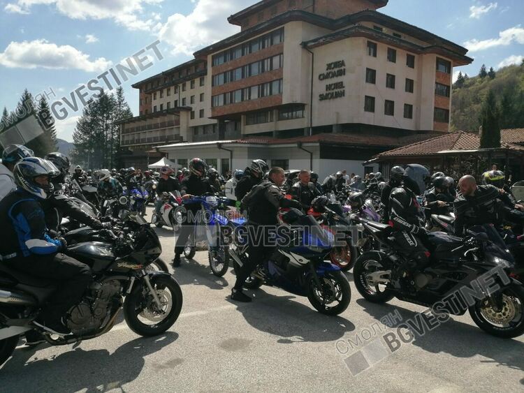 Рев на мотори и шествие даде старт на мотосезона в Смолян /ГАЛЕРИЯ/