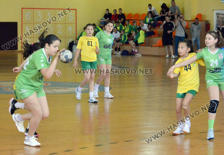 Хасковските хандбалистки с трето място на зоналния финал