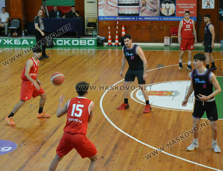 Рутинна победа за „Хасково“ над „Пловдив Мамбас“