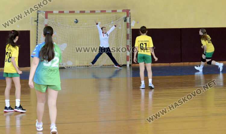 Хасковските хандбалистки с трето място на зоналния финал