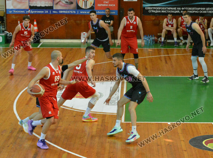 Рутинна победа за „Хасково“ над „Пловдив Мамбас“