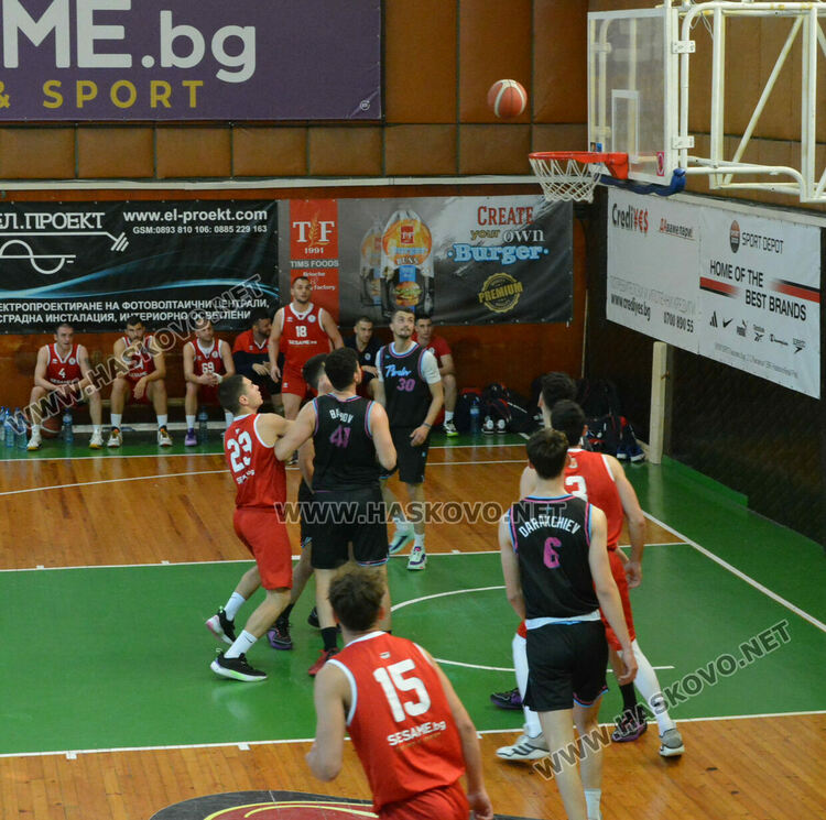 Рутинна победа за „Хасково“ над „Пловдив Мамбас“