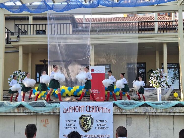 В истинска феерия на изкуството се превърна традиционният вече, трети конкурс за таланти на община Радомир -„Пролетно пробуждане“