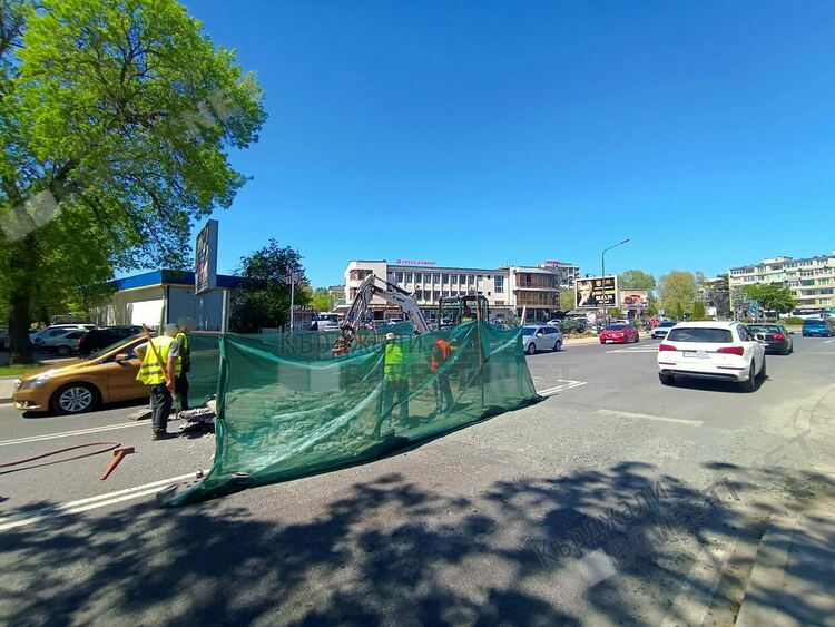 По нареждане на Областното пътно управление в Кърджали премахнаха ненужните релси по бул.”Беломорски”