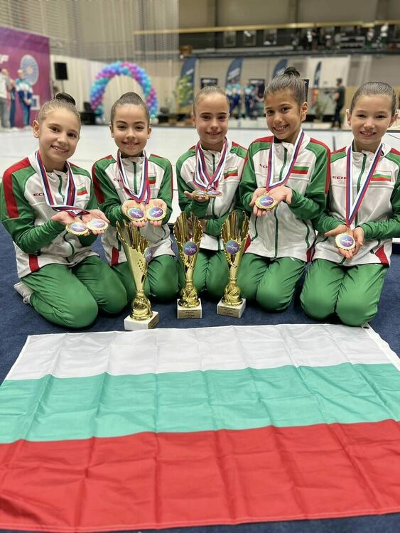 3 златни и 1 сребърен медал за състезателките на „Мега спорт“ от международен турнир в Словакия