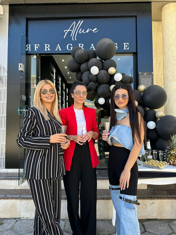 В сърцето на гр. Хасково отвори врати нов магазин, който бързо се превърна в задължителна спирка за любителите на уникални и завладяващи аромати