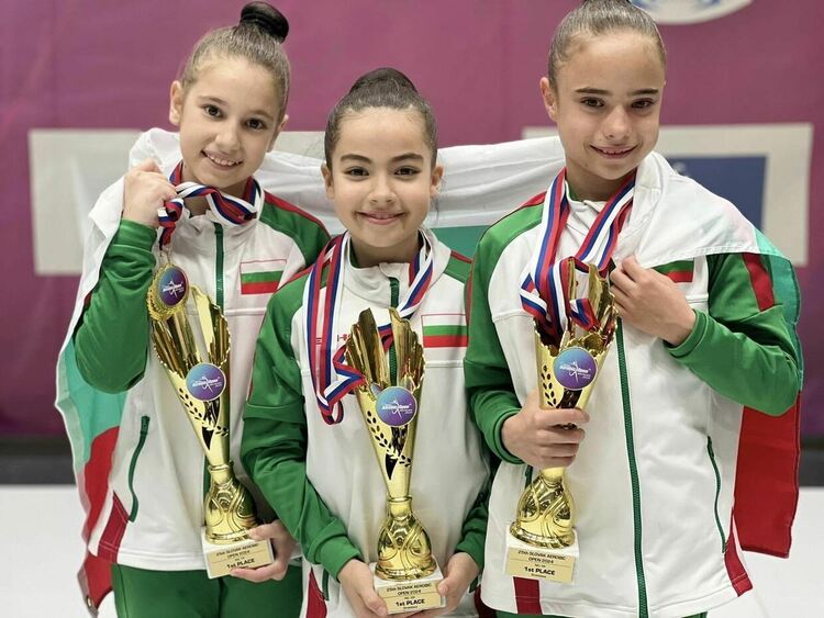 3 златни и 1 сребърен медал за състезателките на „Мега спорт“ от международен турнир в Словакия