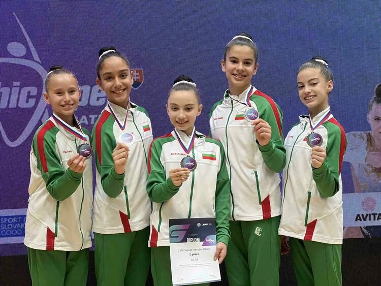 3 златни и 1 сребърен медал за състезателките на „Мега спорт“ от международен турнир в Словакия