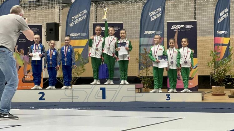 3 златни и 1 сребърен медал за състезателките на „Мега спорт“ от международен турнир в Словакия