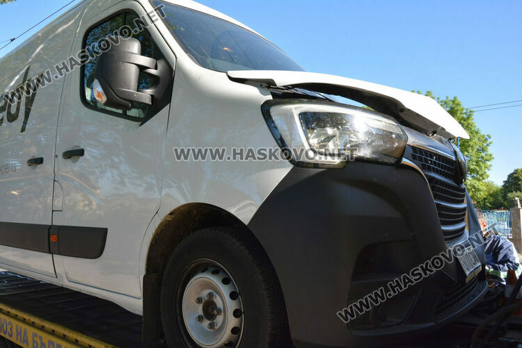 Водач е пострадал при катастрофата край жп гарата в Хасково