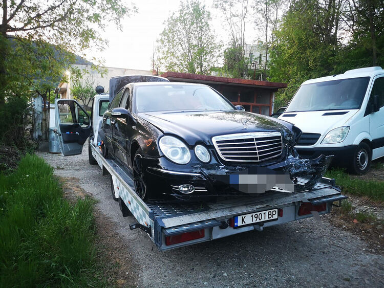 Разследват катастрофата при Пожарната в Кърджали,виновният шофьор е настанен в болницата/снимки/