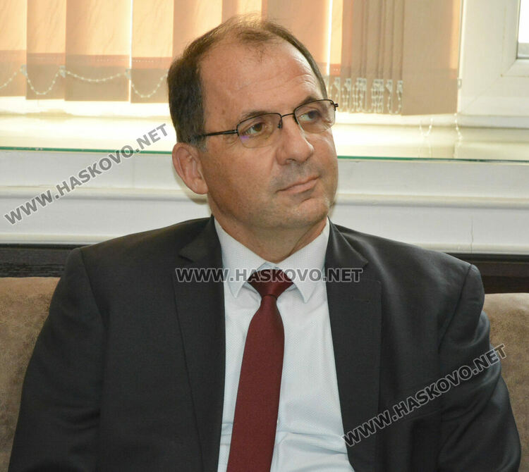 Ученици заеха председателското място в Районен съд – Хасково, запознаха се с конвоирането на задържаните