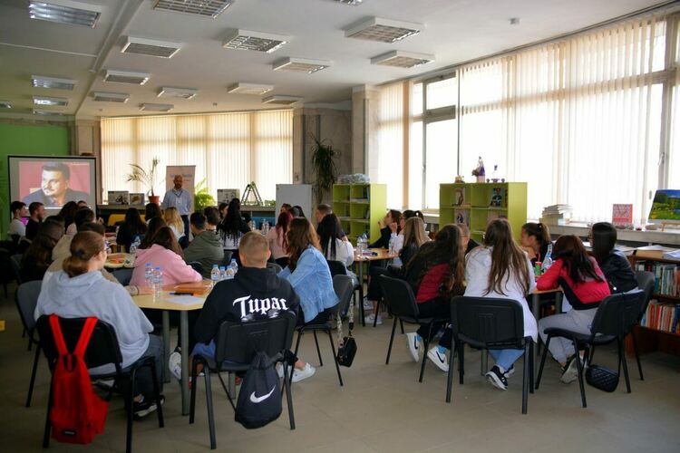 Тийнейджъри се запознаха с онлайн опасностите