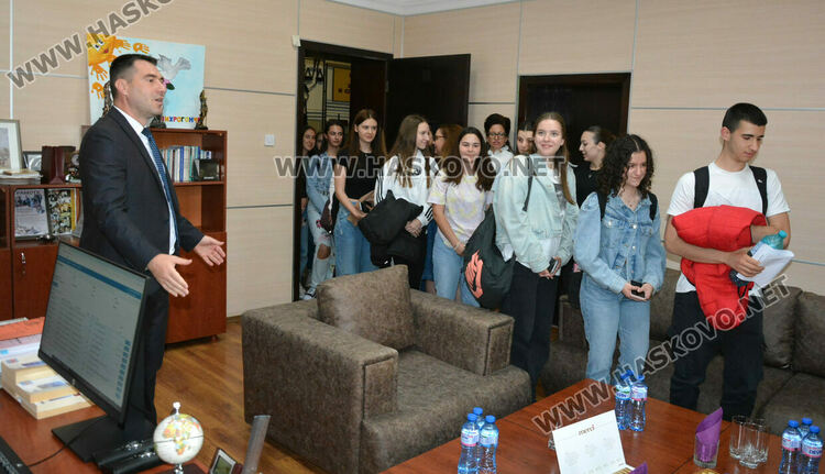 Ученици заеха председателското място в Районен съд – Хасково, запознаха се с конвоирането на задържаните
