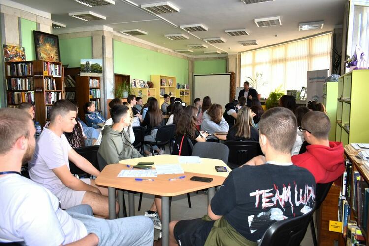 Тийнейджъри се запознаха с онлайн опасностите