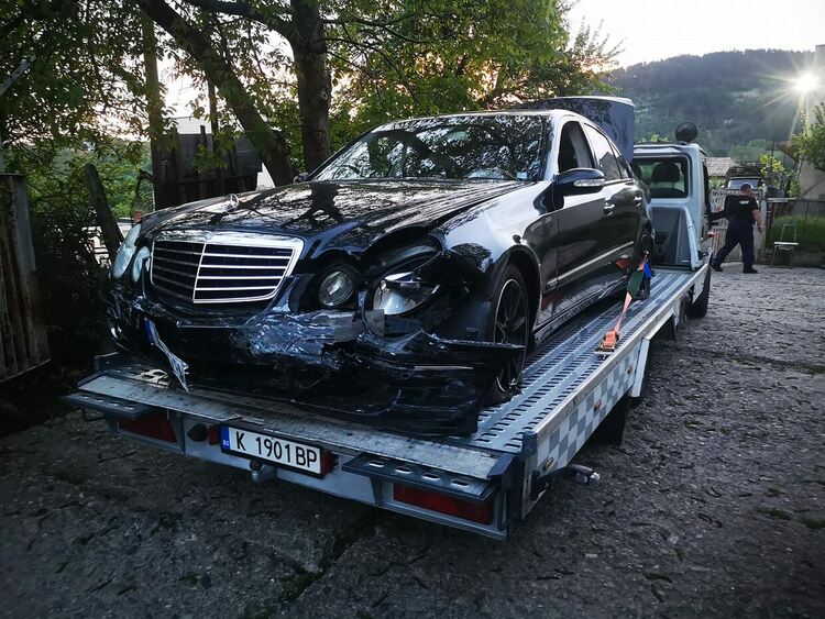 Разследват катастрофата при Пожарната в Кърджали,виновният шофьор е настанен в болницата/снимки/