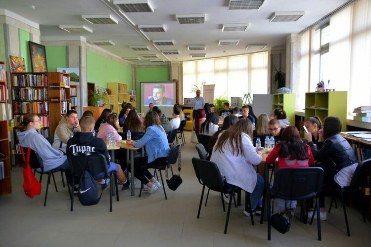 Тийнейджъри се запознаха с онлайн опасностите