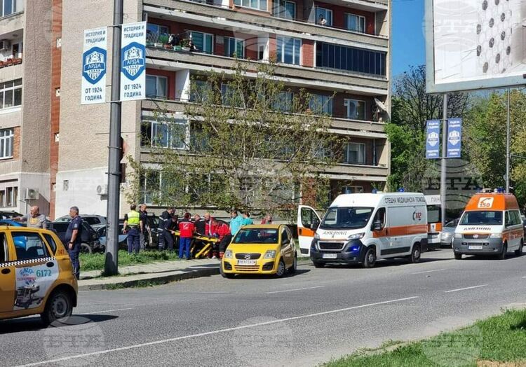 Разследват катастрофата при Пожарната в Кърджали,виновният шофьор е настанен в болницата/снимки/