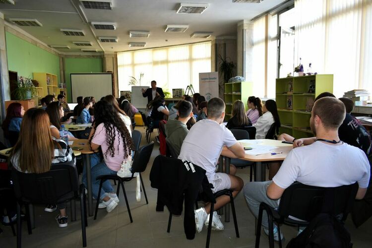 Тийнейджъри се запознаха с онлайн опасностите