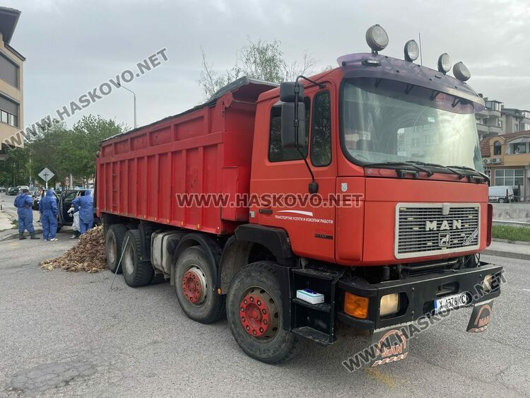 Камион изсипа умрели пилета от фермата с птичи грип в Хасково