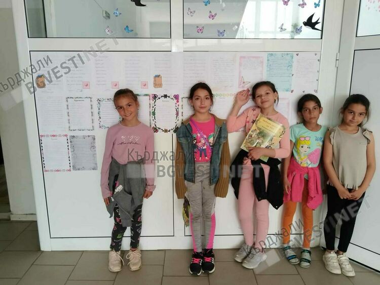 Седмица на детската книга в ОУ”П.К.Яворов”,училището посрещна децата с Подвижна библиотека