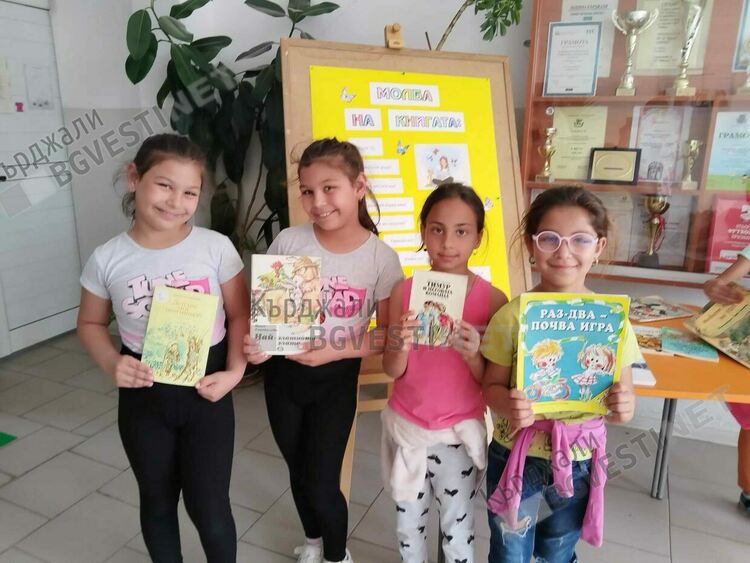 Седмица на детската книга в ОУ”П.К.Яворов”,училището посрещна децата с Подвижна библиотека