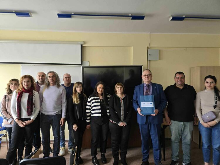 Учители от ПГТАТ „Н. Й. Вапцаров“ на обучение по „Еразъм+" в Полша