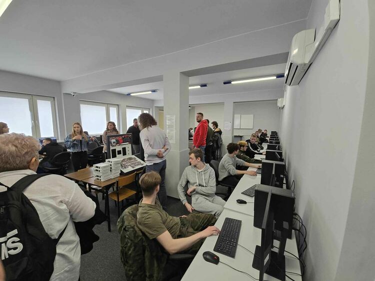 Учители от ПГТАТ „Н. Й. Вапцаров“ на обучение по „Еразъм+" в Полша