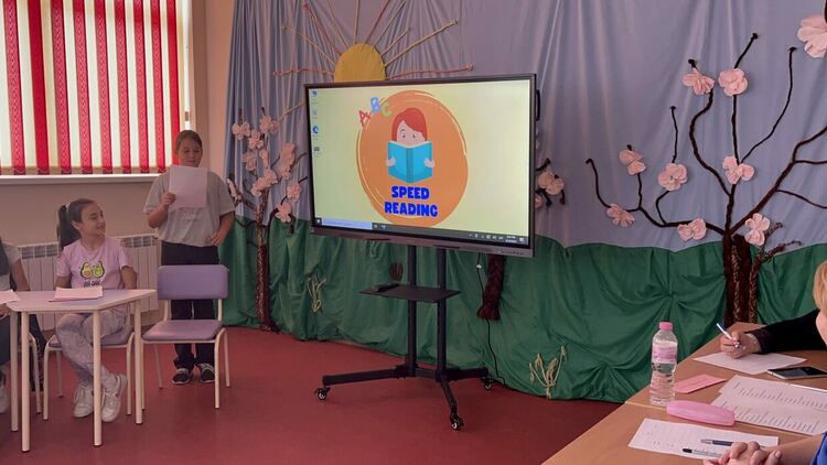 Сесил Николова е победител в състезание по бързо четене на английски език