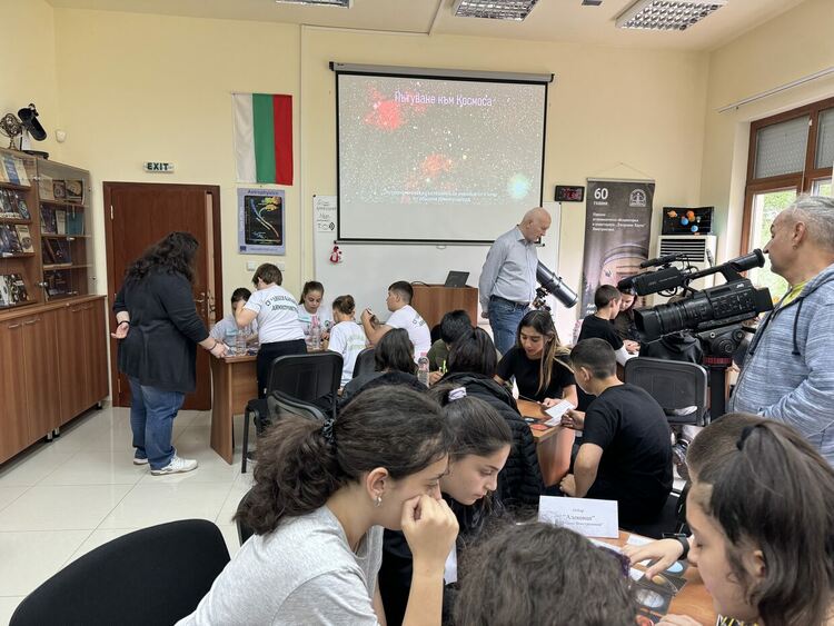 40 деца премериха знания в състезание по астрономия в Димитровград