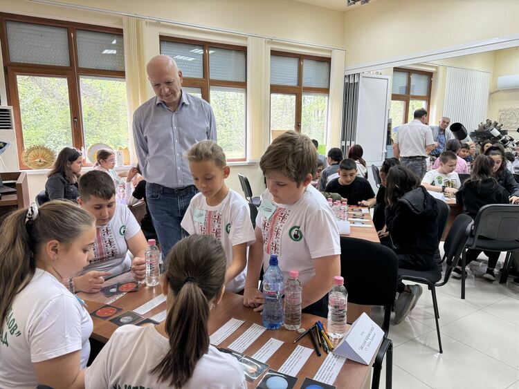 40 деца премериха знания в състезание по астрономия в Димитровград