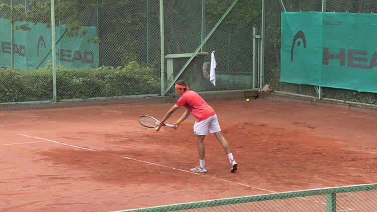 Двама българи се класираха за полуфиналите на международния тенис турнир в Хасково