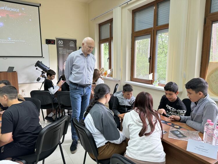 40 деца премериха знания в състезание по астрономия в Димитровград