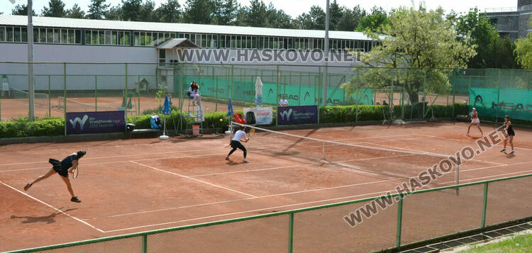 Полякини и италиано-румънски тандем триумфираха в надпреварите на двойки на тенис турнира в Хасково