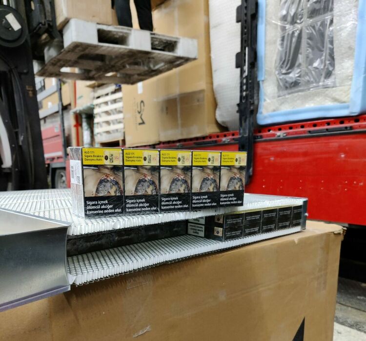 Откриха 220 000 цигари, скрити във филтри за абсорбатори