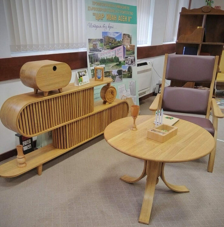 Ученици от ПГДС в Хасково с първо място за стилни мебели в национално състезание