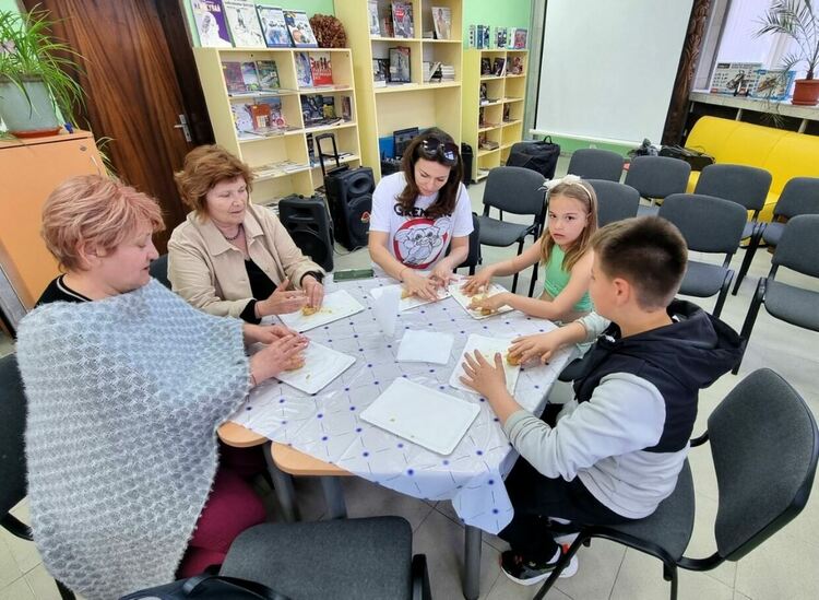 Представиха книгата "Медени ръце" по интересен и вкусен начин в Асеновград 