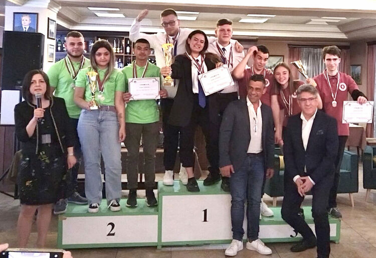 Ученици от ПГДС в Хасково с първо място за стилни мебели в национално състезание