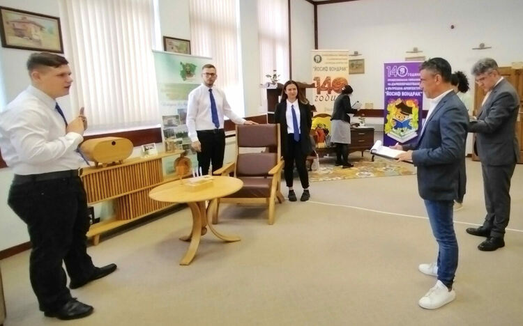 Ученици от ПГДС в Хасково с първо място за стилни мебели в национално състезание