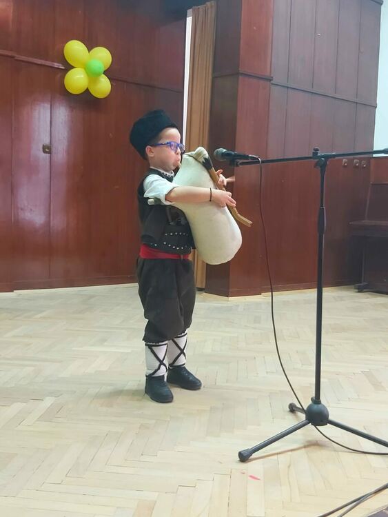 5700 лв. събраха златаровци в полза на Ради Михайлов